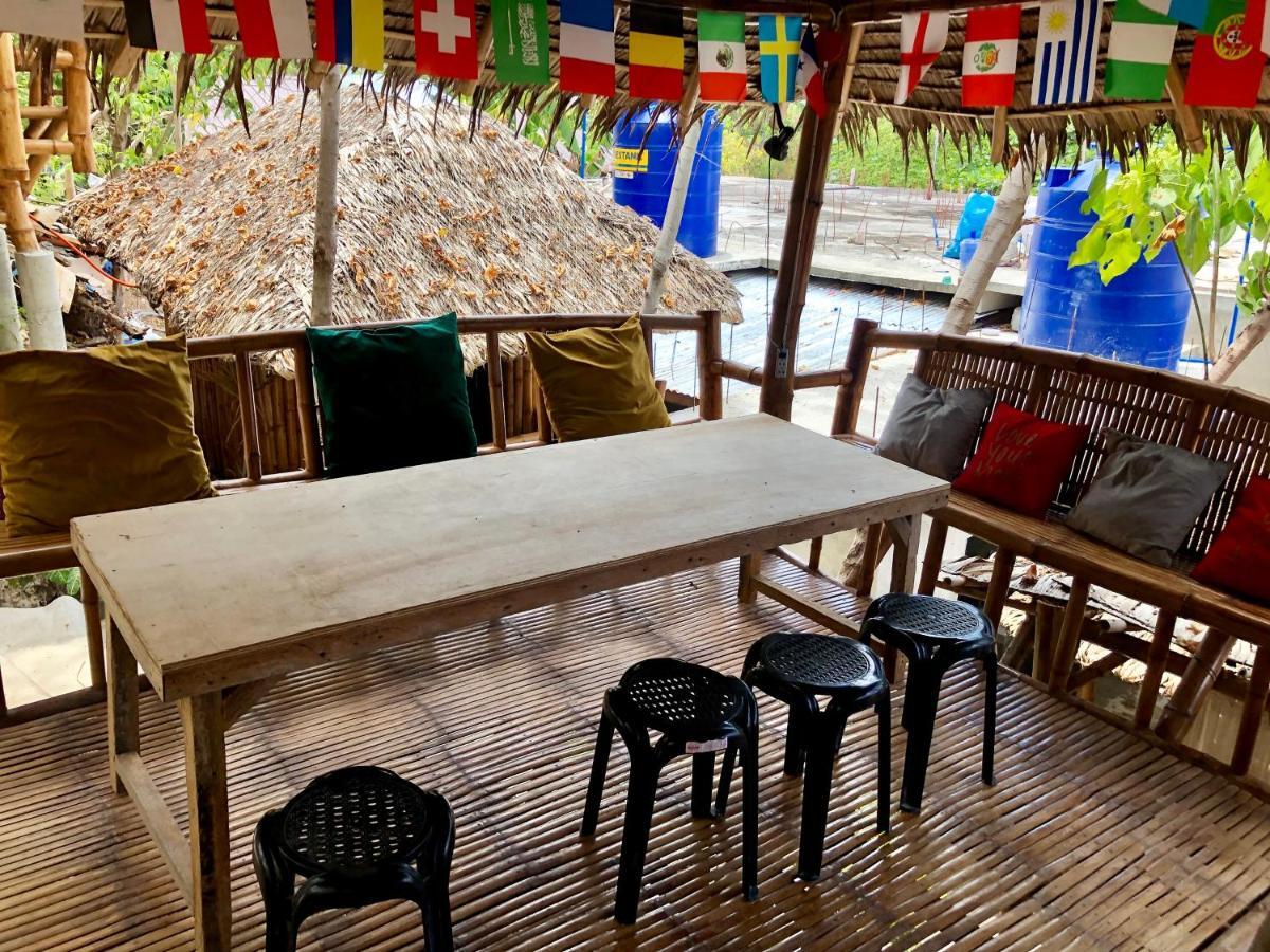 Lionfish Backpackers Malapascua (Adults Only) Hostel Ngoại thất bức ảnh